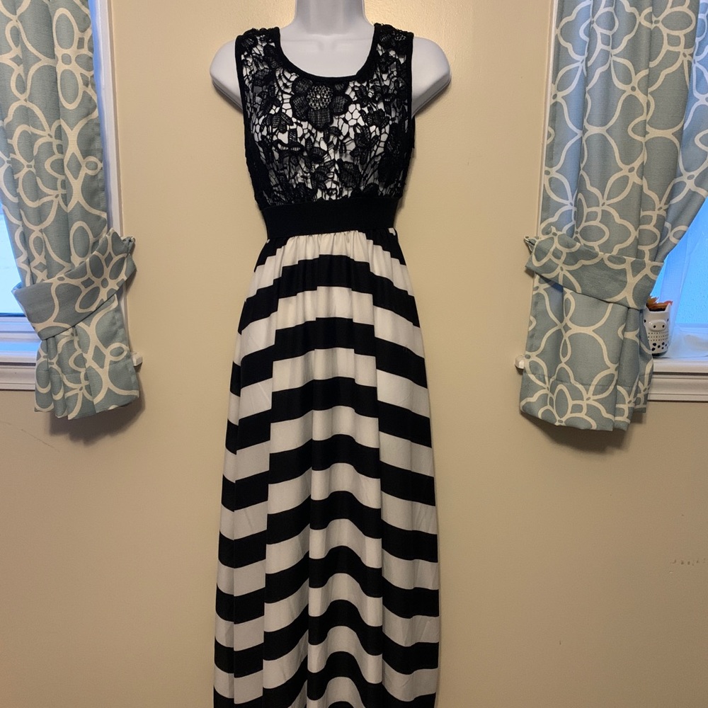 Black striped maxi dress w/ lace sleeveless top. S